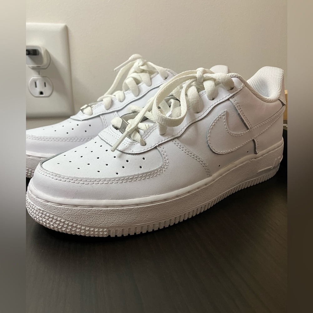 Nike Air Force 1 LE Big Kids’ Shoes